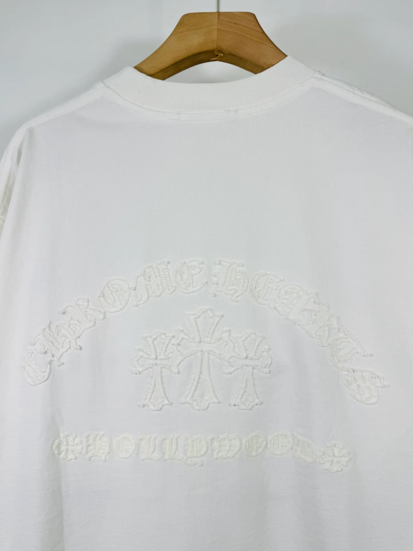 P280 top version, real shot without P, ​​different from market currency) 𝗖𝗵𝗿𝗼𝗺𝗲 𝗛𝗲𝗮𝗿𝘁𝘀/Cro Heart 2025 Autumn and Winter Horseshoe Cross Appliqué Embroidered Couple Casual Long Sleeve 👑The highest version! Customized fabric 320g fabric! Horseshoe cross patch is a best-selling model at the counter and is very comfortable to wear. Accessories: original molded and authenticated collar label➕100% silk wash label. Genuine purchase-grade original hangtag➕matching hanging rope➕3D hanging beads➕original packaging bag. Craftsmanship: The original version has consistent wiring! The highest version of the armhole matching technique! Color: Black White Size: S M L XL XXL